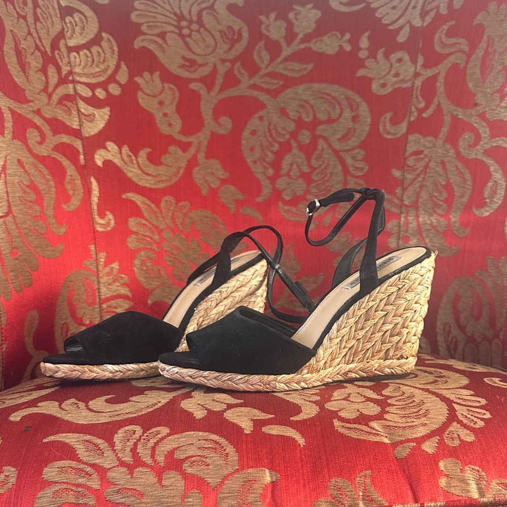 Steve Madden Black and Tan Wedge Sandals